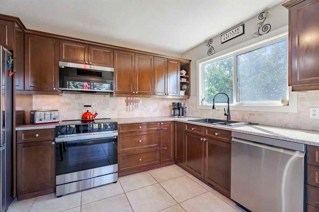 MLS® A2248556 - 6127 4 Street NE in Thorncliffe Calgary, Residential