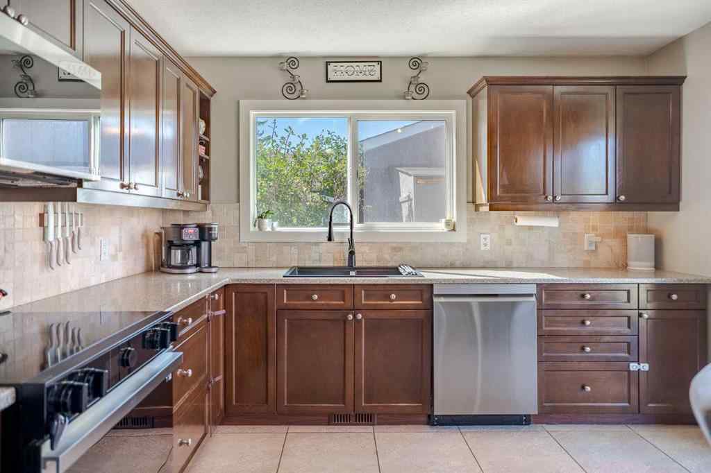 MLS® A2248556 - 6127 4 Street NE in Thorncliffe Calgary, Residential