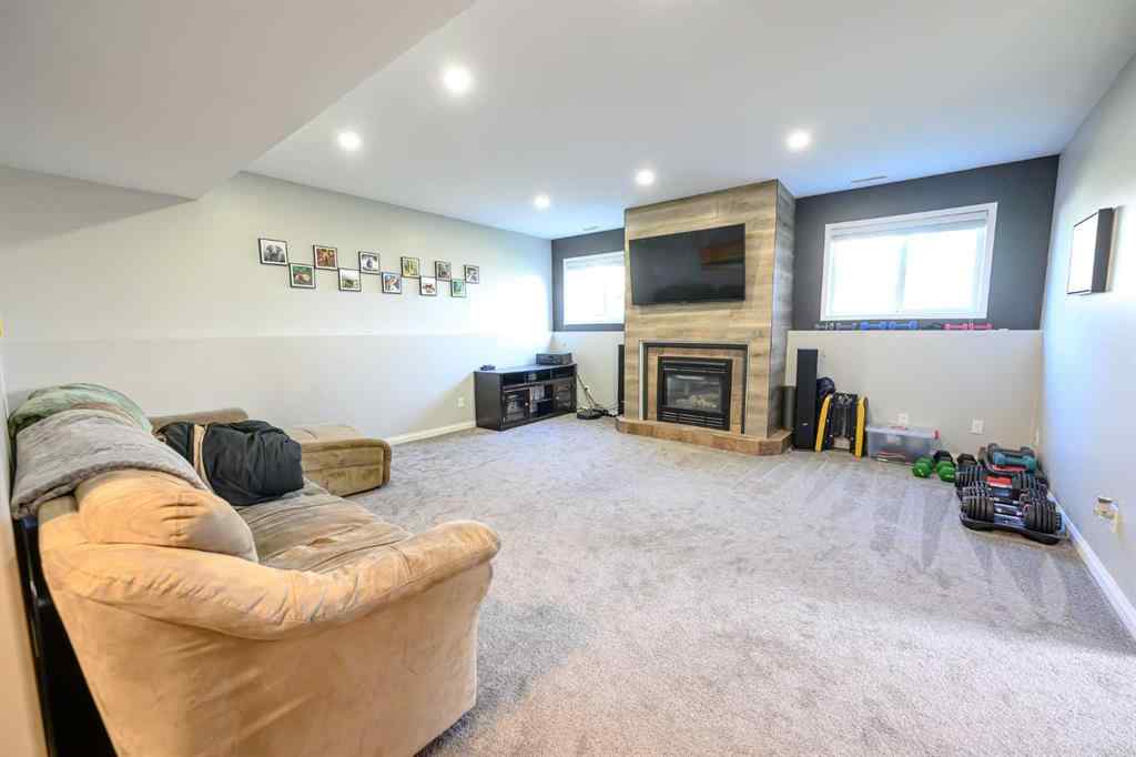 MLS® A2248568 - 8906 124 Avenue  in Crystal Lake Estates Grande Prairie, Residential