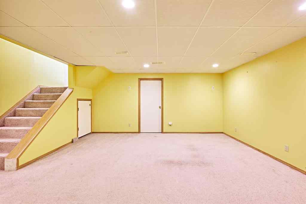MLS® A2248603 - 16 Shawmeadows Crescent SW in Shawnessy Calgary, Residential
