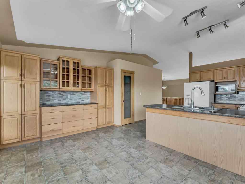 MLS® A2248619 - 627 East 2 Street SE in NONE Dunmore, Residential
