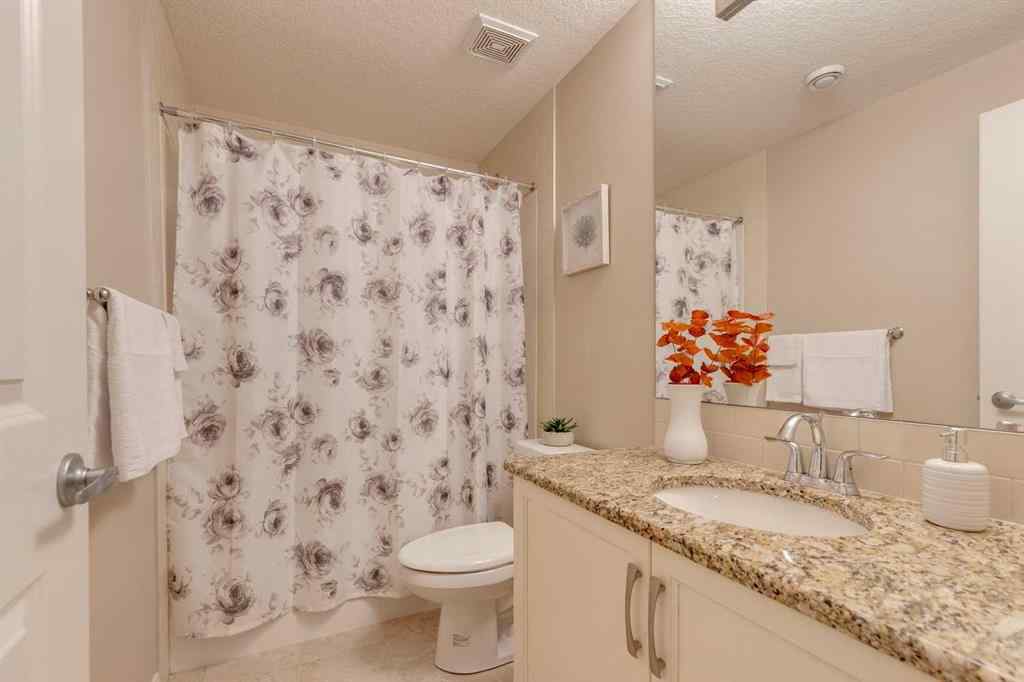 MLS® A2248652 - 136 Kinniburgh Gardens  in Kinniburgh North Chestermere, Residential