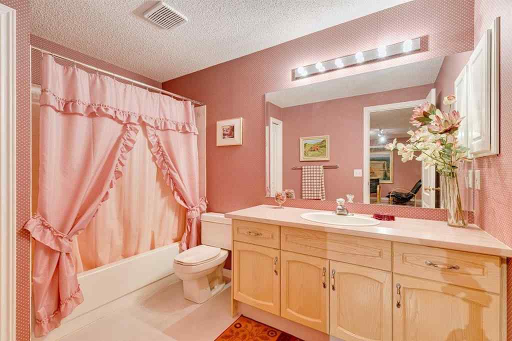 MLS® A2248656 - 12 Sierra Morena Way SW in Signal Hill Calgary, Residential