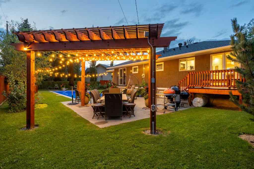 MLS® A2248659 - 15 Wilshire Place SW in Wildwood Calgary, Residential