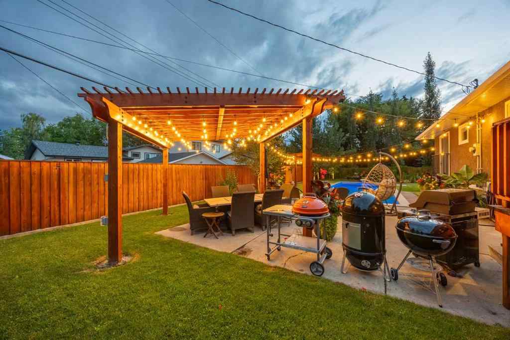 MLS® A2248659 - 15 Wilshire Place SW in Wildwood Calgary, Residential