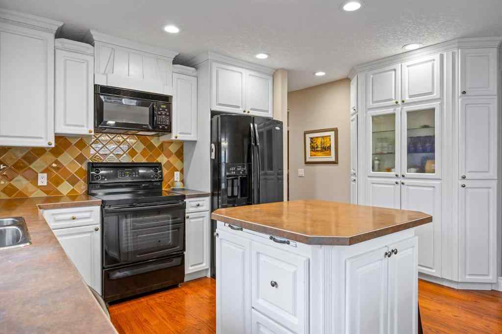 MLS® A2248659 - 15 Wilshire Place SW in Wildwood Calgary, Residential