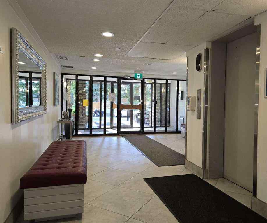 MLS® A2248729 - Unit #206 3730 50 Street NW in Varsity Calgary, Residential
