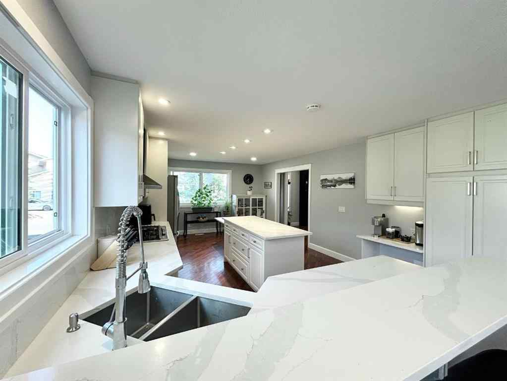 MLS® A2248745 - 305 Lakeside Greens Crescent  in Lakeside Greens Chestermere, Residential