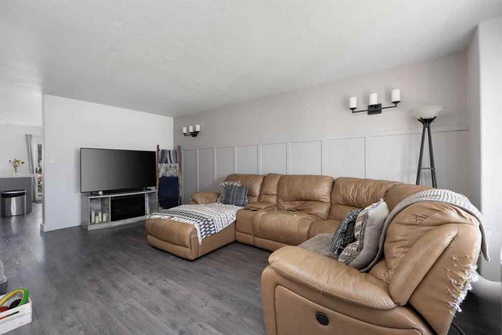 MLS® A2248750 - 108 Shetland Garden  in Thickwood Fort McMurray, Residential