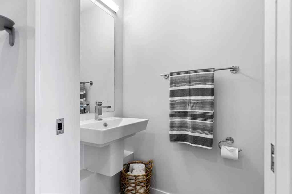 MLS® A2248761 - Unit #304 1526 9 Avenue SE in Inglewood Calgary, Residential