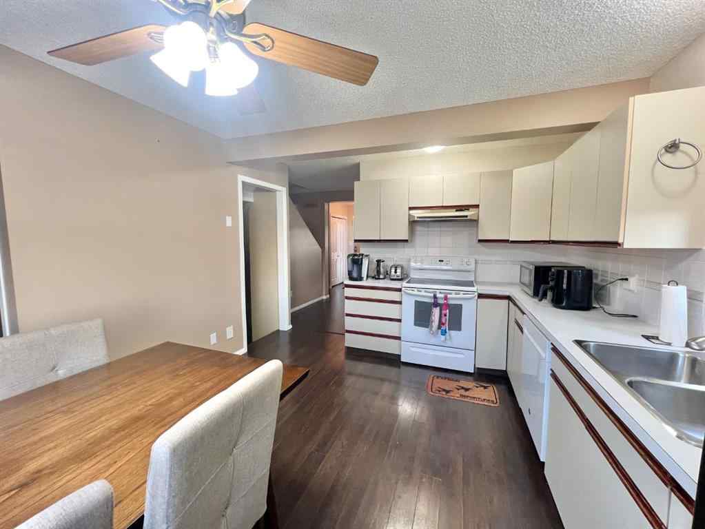 MLS® A2248769 - 808 Birchwood Close  in Bankview Drumheller, Residential
