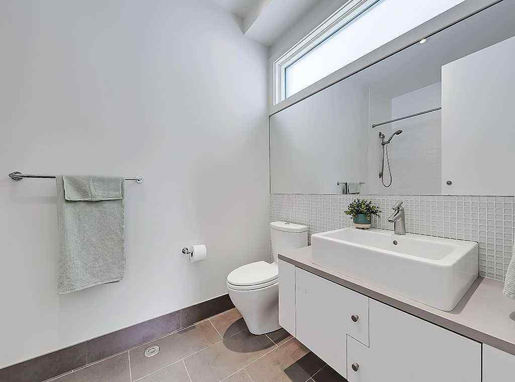MLS® A2248810 - 2307 3 Avenue NW in West Hillhurst Calgary, Residential