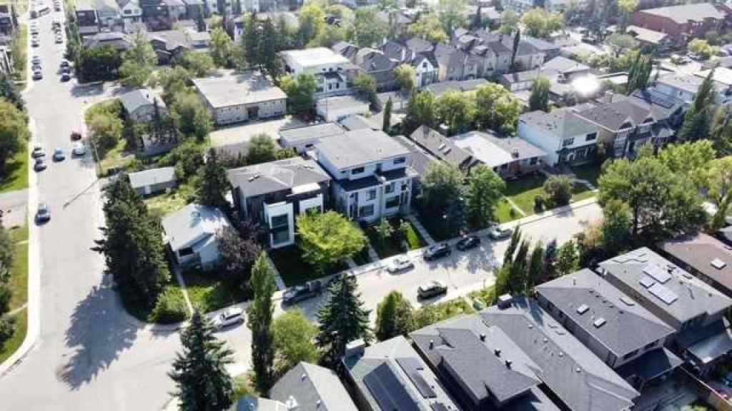 MLS® A2248810 - 2307 3 Avenue NW in West Hillhurst Calgary, Residential