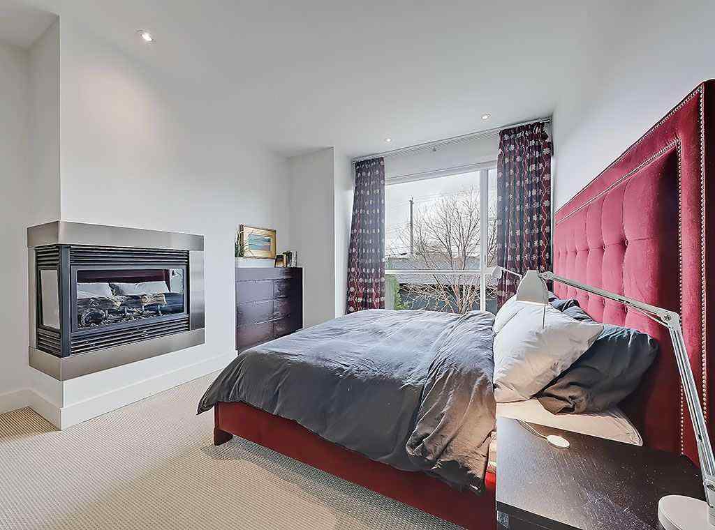 MLS® A2248810 - 2307 3 Avenue NW in West Hillhurst Calgary, Residential