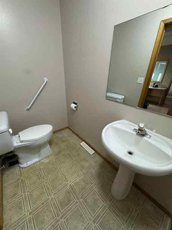 MLS® A2248811 - 4530 54 Avenue  in NONE Olds, Commercial