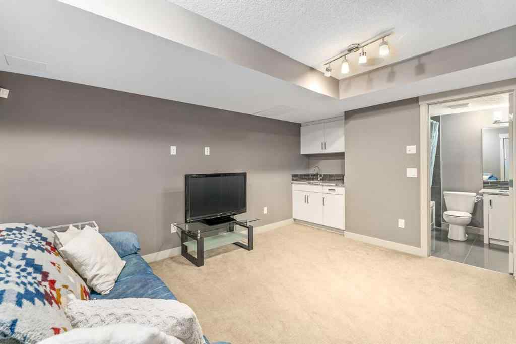 MLS® A2248823 - Unit #2 4726 17 Avenue NW in Montgomery Calgary, Residential