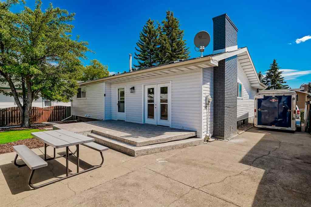 MLS® A2248857 - 208 Woodpark Place SW in Woodlands Calgary, Residential