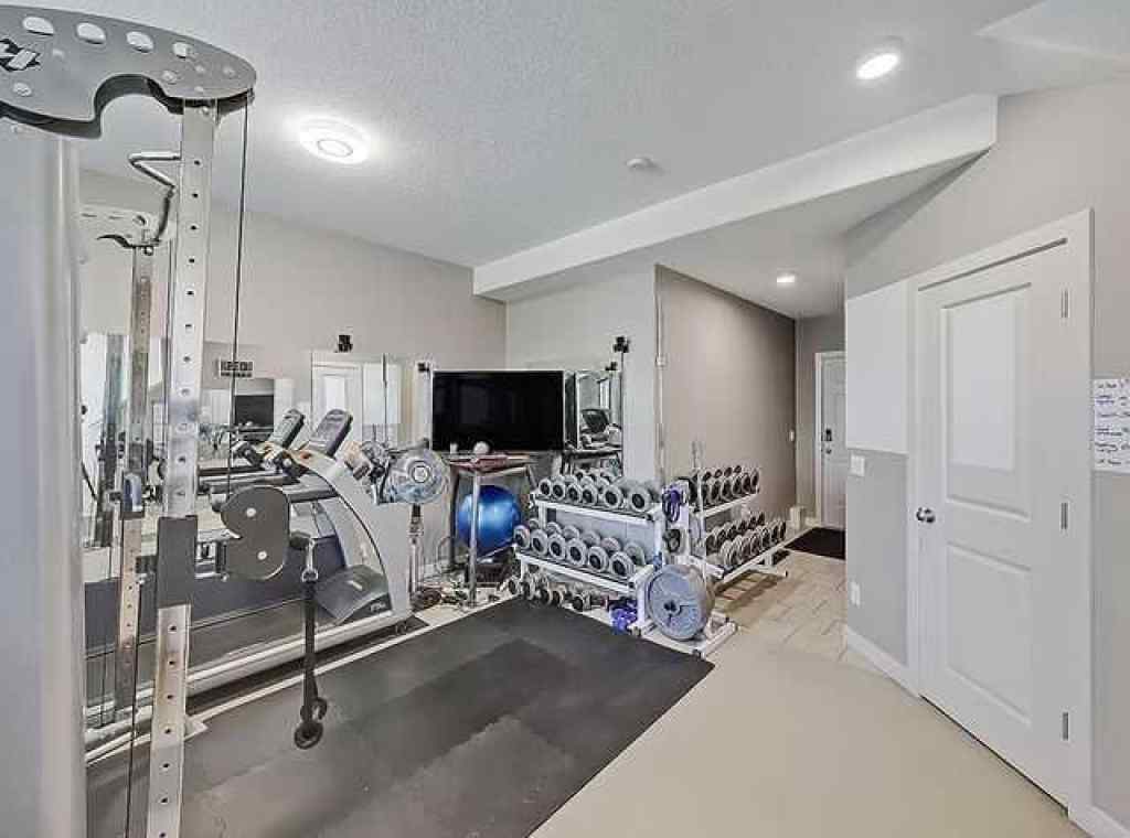 MLS® A2248860 - 455 20 Avenue NE in Winston Heights/Mountview Calgary, Residential