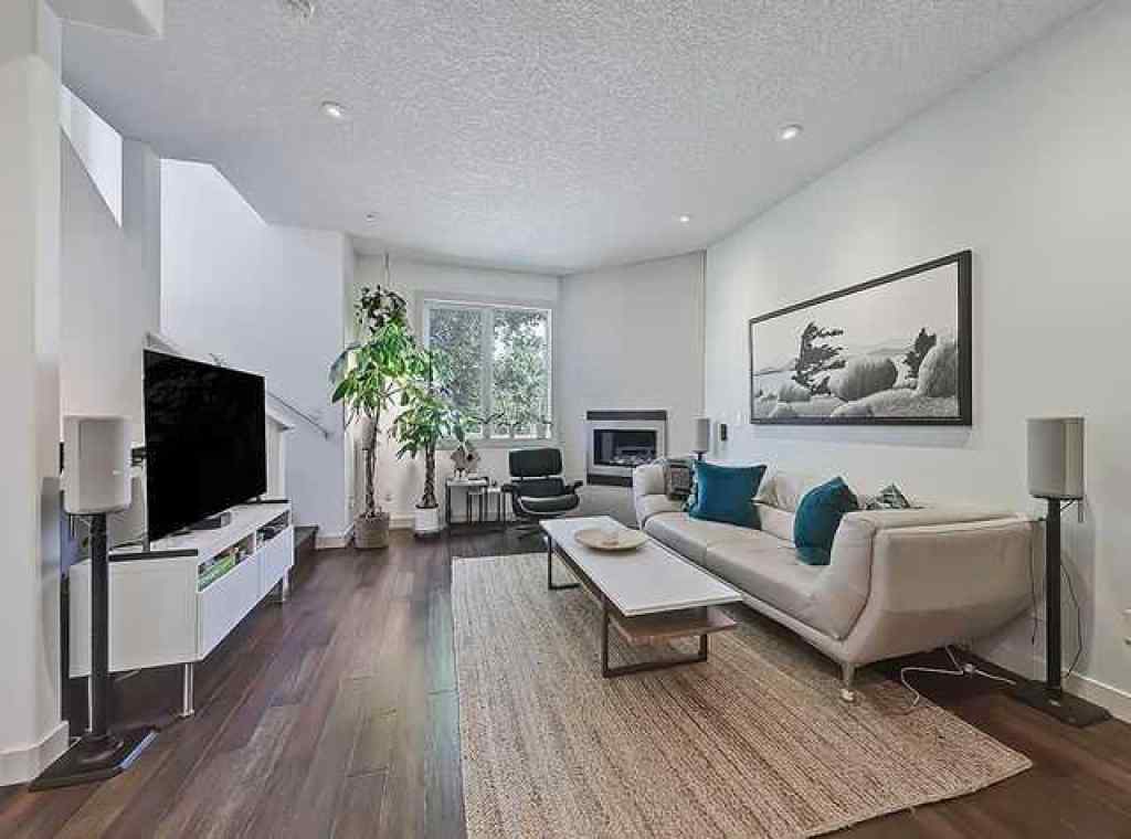 MLS® A2248860 - 455 20 Avenue NE in Winston Heights/Mountview Calgary, Residential