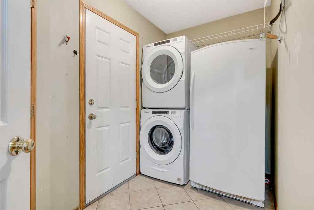 MLS® A2248861 - 155 Douglas Glen Close SE in Douglasdale/Glen Calgary, Residential