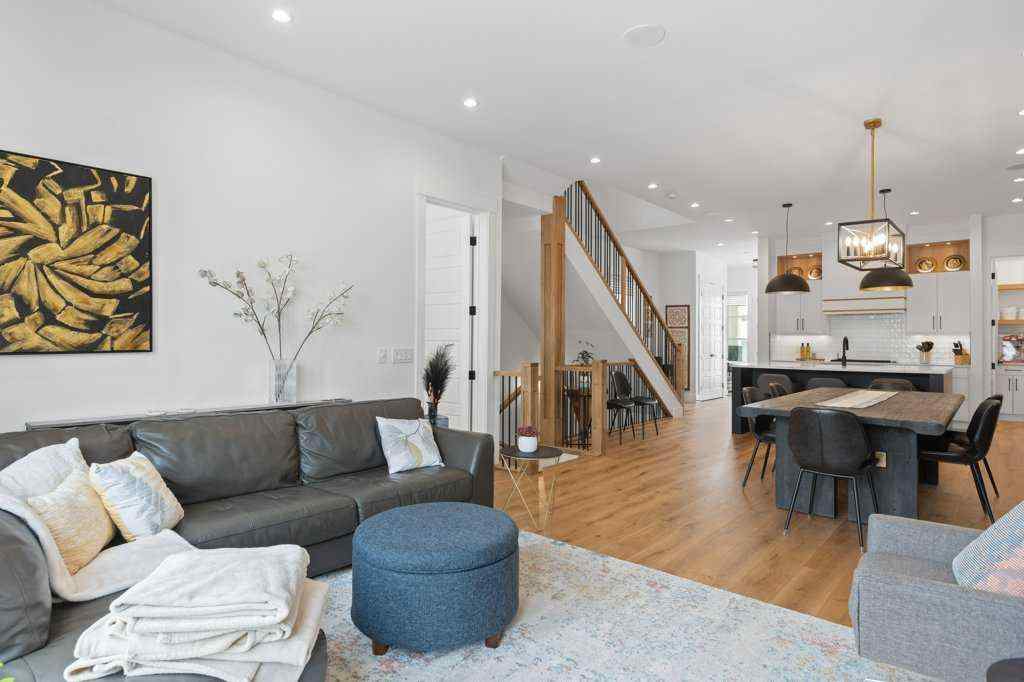 MLS® A2248864 - 2627 36 Street SW in Killarney/Glengarry Calgary, Residential