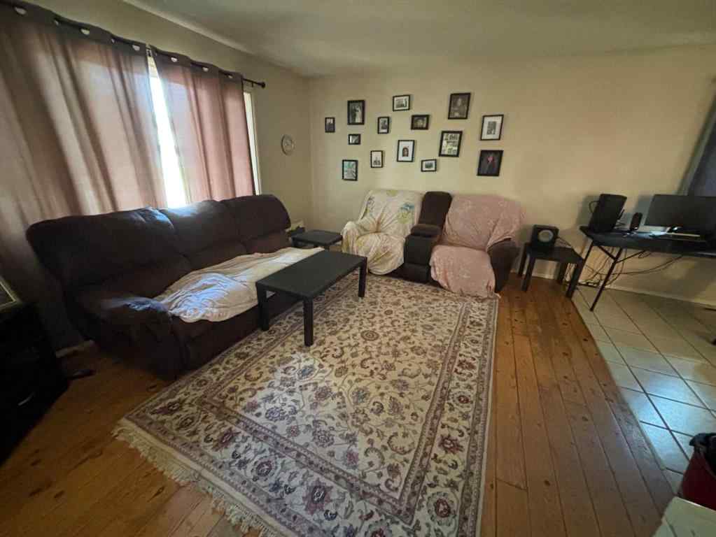 MLS® A2248877 - 9601 79 Avenue  in North End Peace River, Residential