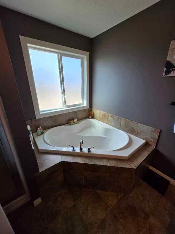 MLS® A2248940 - 811 10 Street  in NONE Fox Creek, Residential