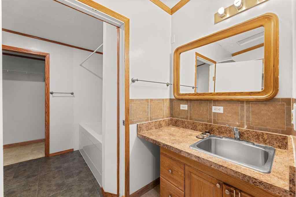 MLS® A2248944 - 4501 46 Avenue  in NONE Olds, Commercial