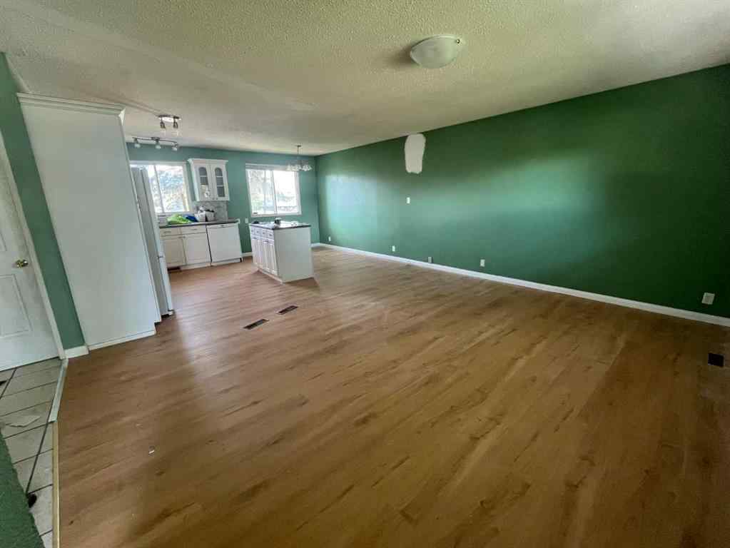 MLS® A2248947 - 5820 Rundlehorn Drive NE in Pineridge Calgary, Residential