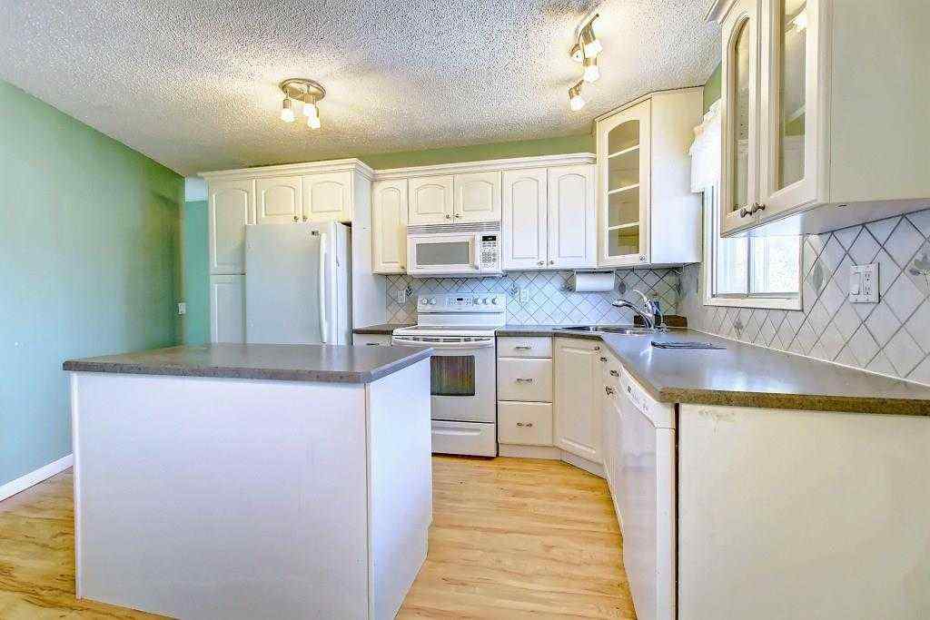 MLS® A2248947 - 5820 Rundlehorn Drive NE in Pineridge Calgary, Residential