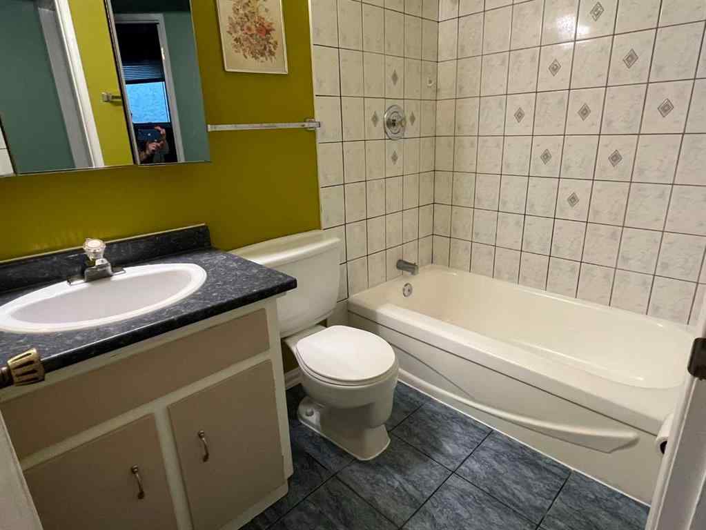 MLS® A2248947 - 5820 Rundlehorn Drive NE in Pineridge Calgary, Residential