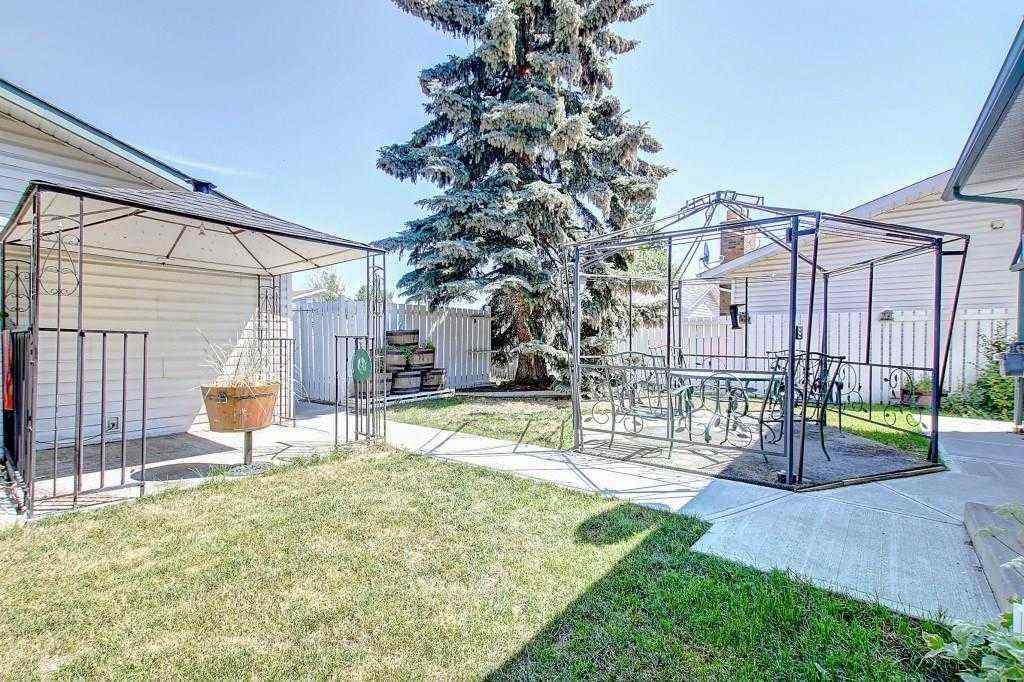 MLS® A2248947 - 5820 Rundlehorn Drive NE in Pineridge Calgary, Residential