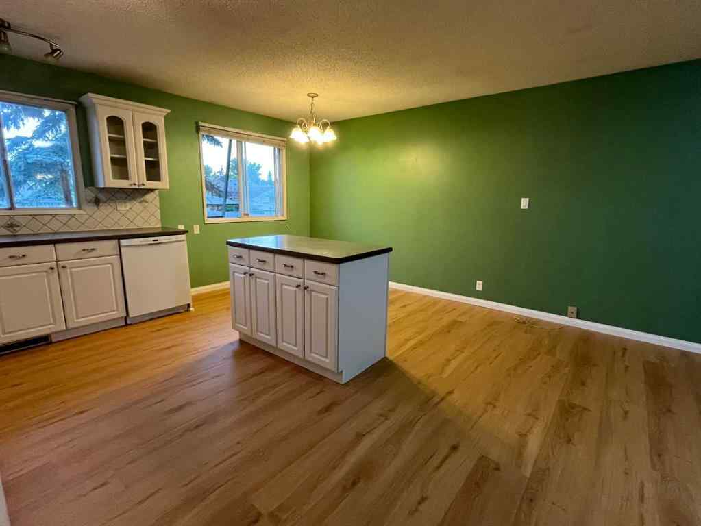 MLS® A2248947 - 5820 Rundlehorn Drive NE in Pineridge Calgary, Residential