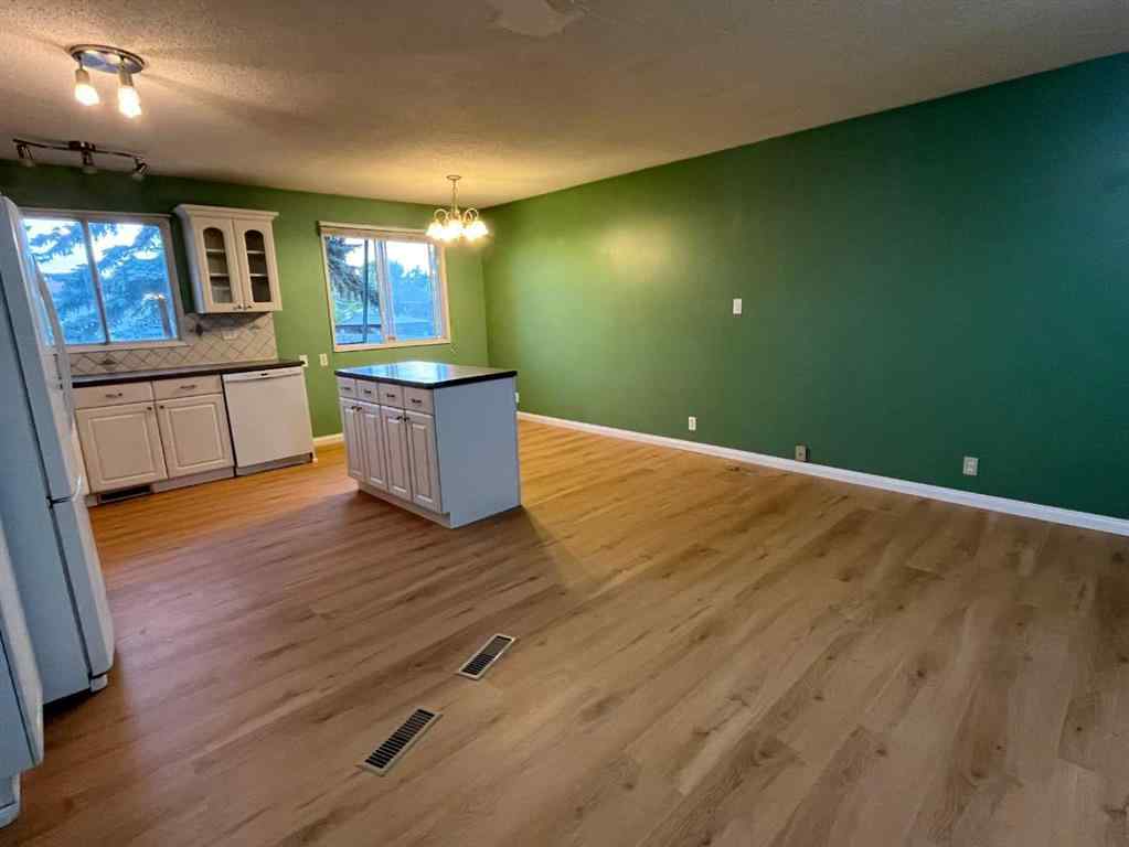 MLS® A2248947 - 5820 Rundlehorn Drive NE in Pineridge Calgary, Residential
