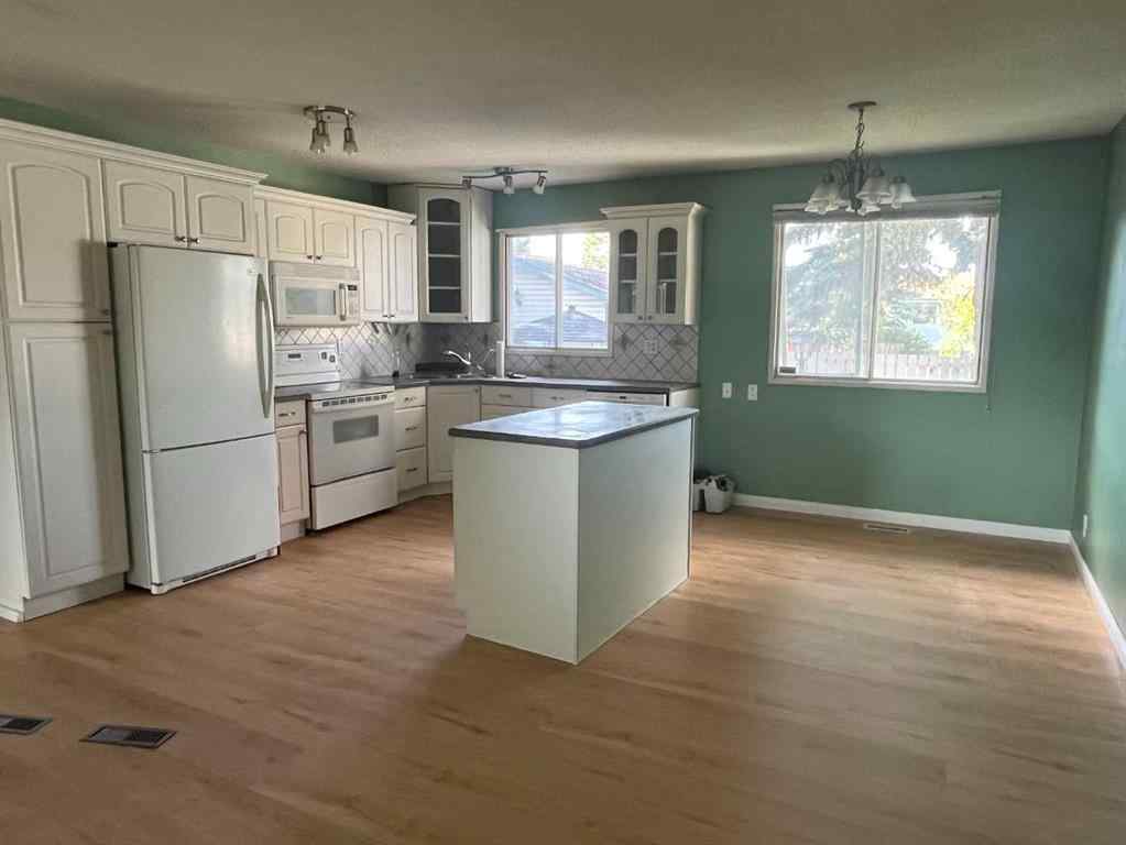 MLS® A2248947 - 5820 Rundlehorn Drive NE in Pineridge Calgary, Residential