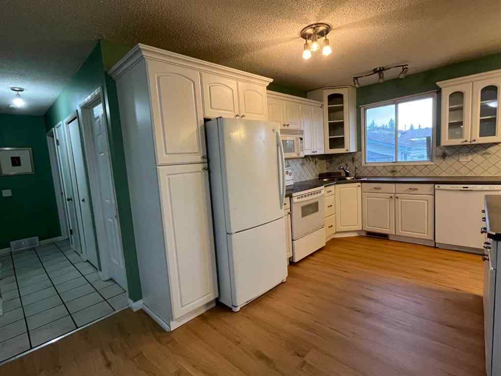 MLS® A2248947 - 5820 Rundlehorn Drive NE in Pineridge Calgary, Residential