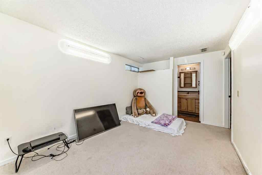 MLS® A2248949 - 146 Saratoga Close NE in Monterey Park Calgary, Residential