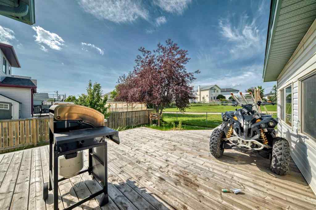 MLS® A2248949 - 146 Saratoga Close NE in Monterey Park Calgary, Residential