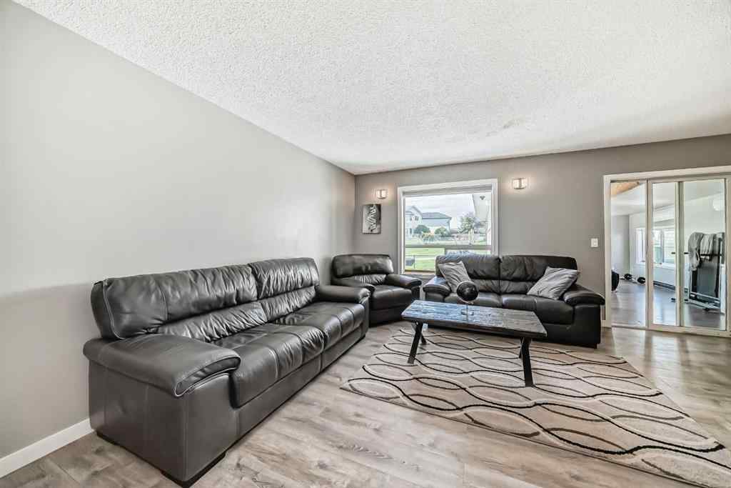 MLS® A2248949 - 146 Saratoga Close NE in Monterey Park Calgary, Residential