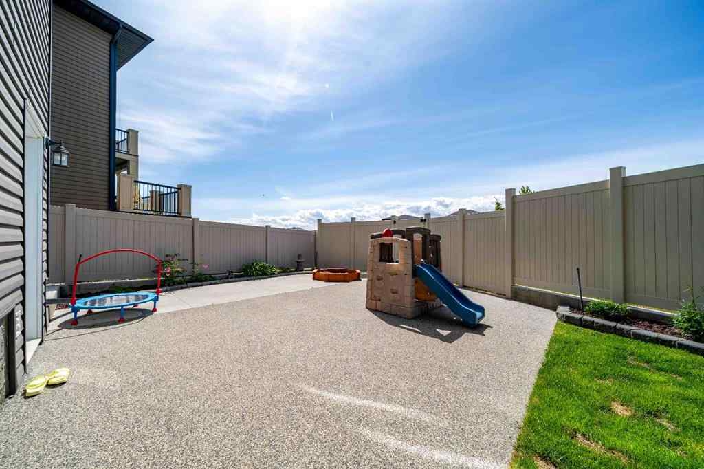 MLS® A2248954 - 335 Ranchview Place NE in Ranchland Medicine Hat, Residential