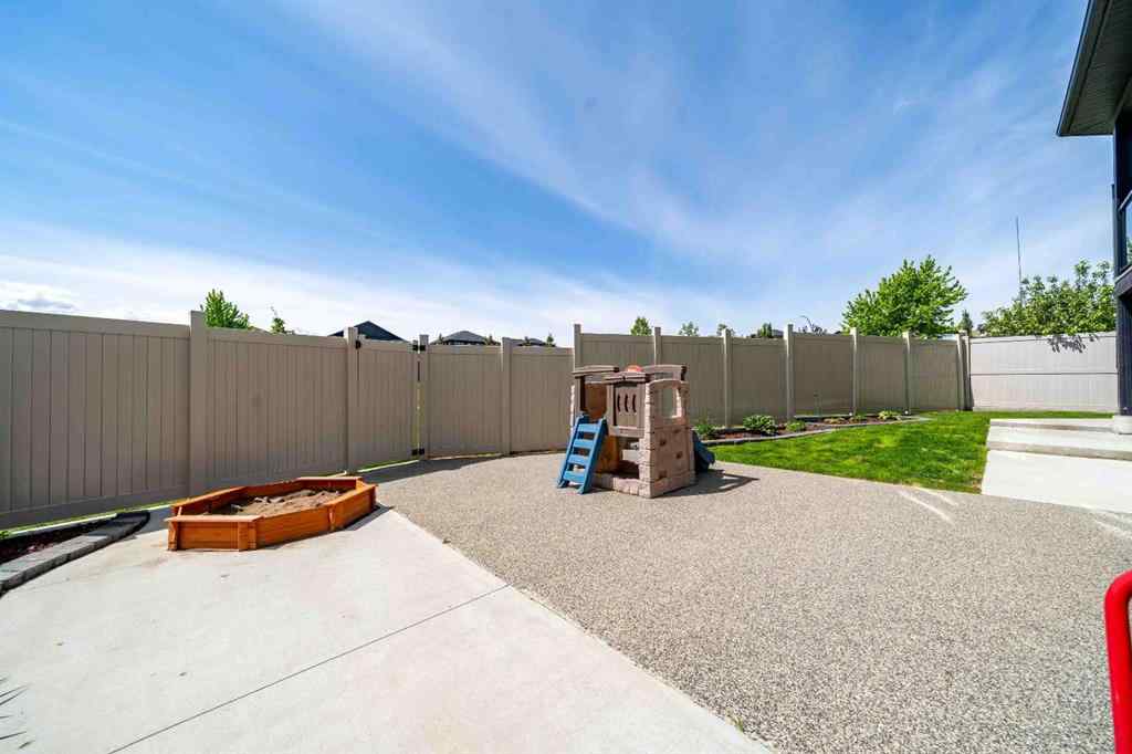 MLS® A2248954 - 335 Ranchview Place NE in Ranchland Medicine Hat, Residential