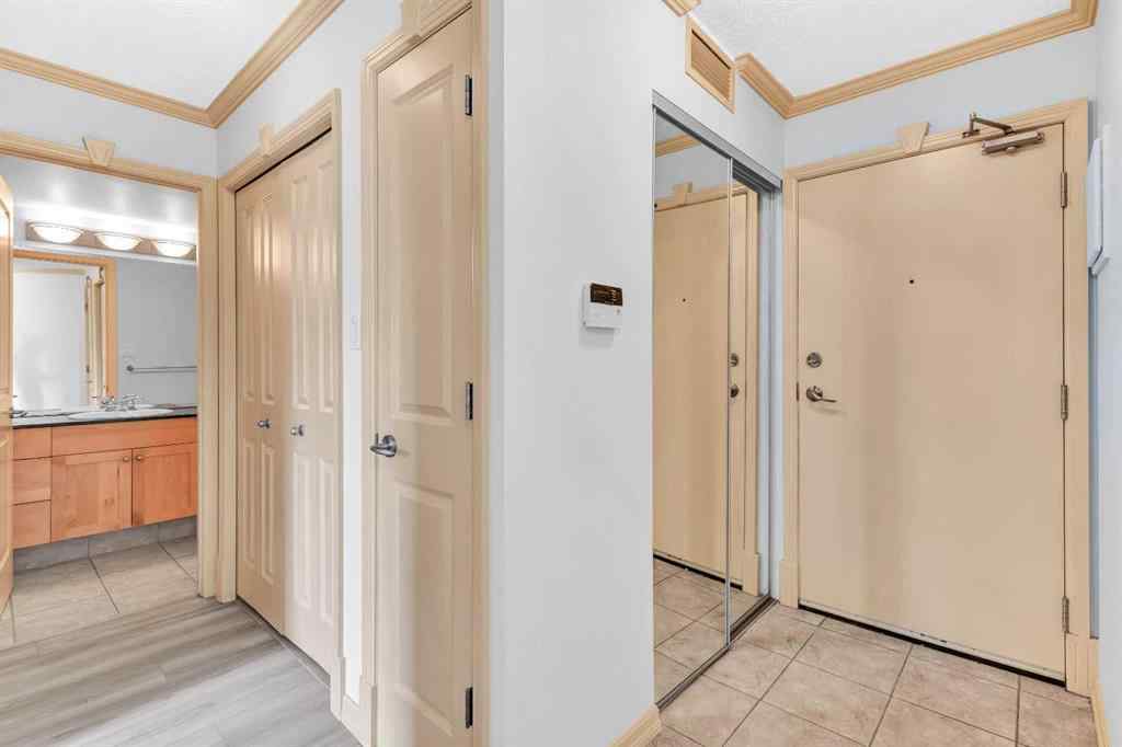 MLS® A2248958 - Unit #305 4555 Varsity Lane NW in Varsity Calgary, Residential