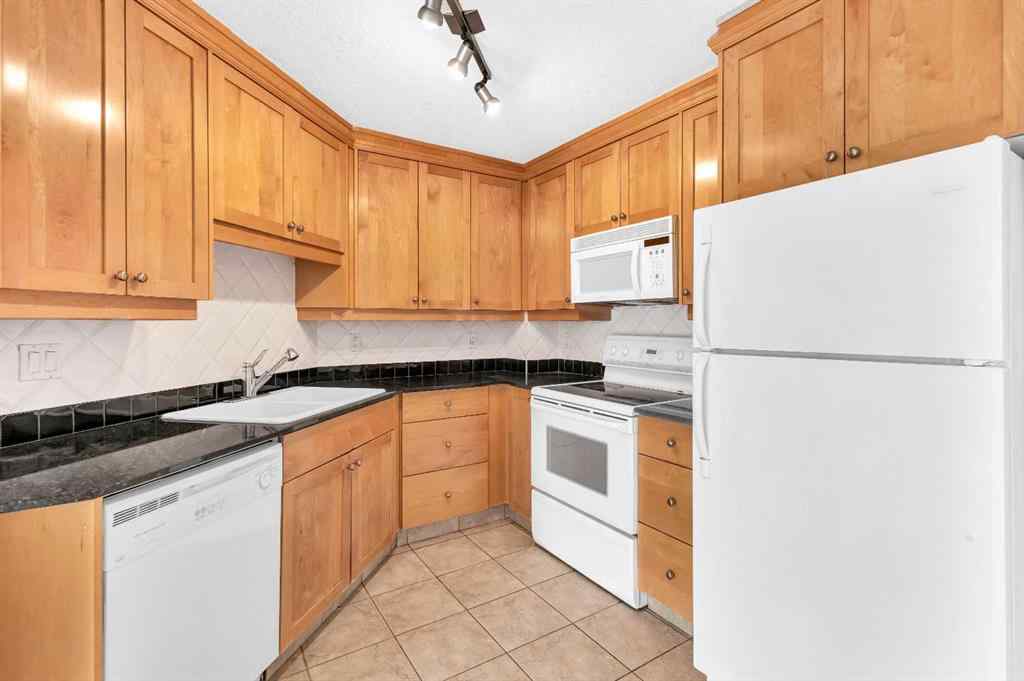 MLS® A2248958 - Unit #305 4555 Varsity Lane NW in Varsity Calgary, Residential