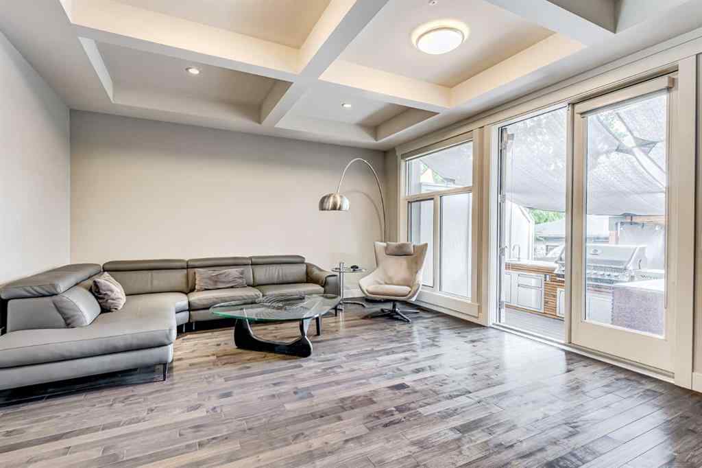 MLS® A2248966 - 3133 40 Street SW in Glenbrook Calgary, Residential