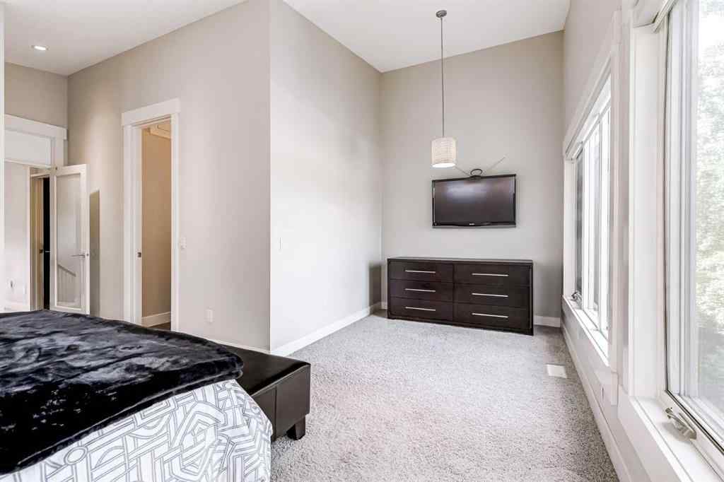 MLS® A2248966 - 3133 40 Street SW in Glenbrook Calgary, Residential