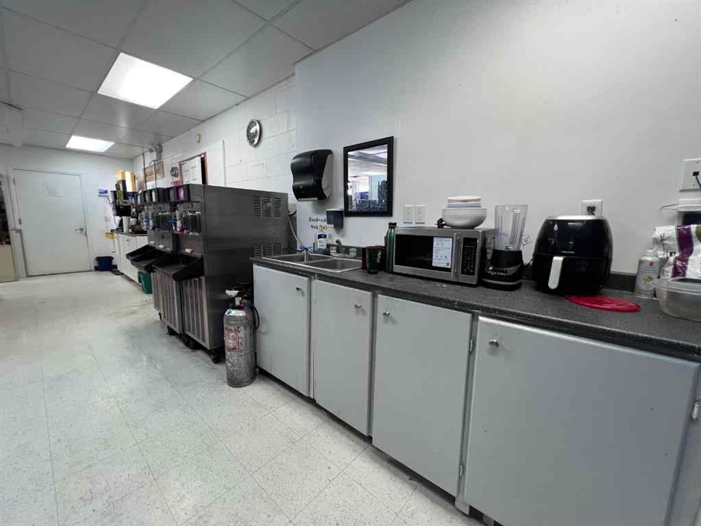 MLS® A2248969 - 544 Rutherford Street NW in Northwest Crescent Heights Medicine Hat, Commercial