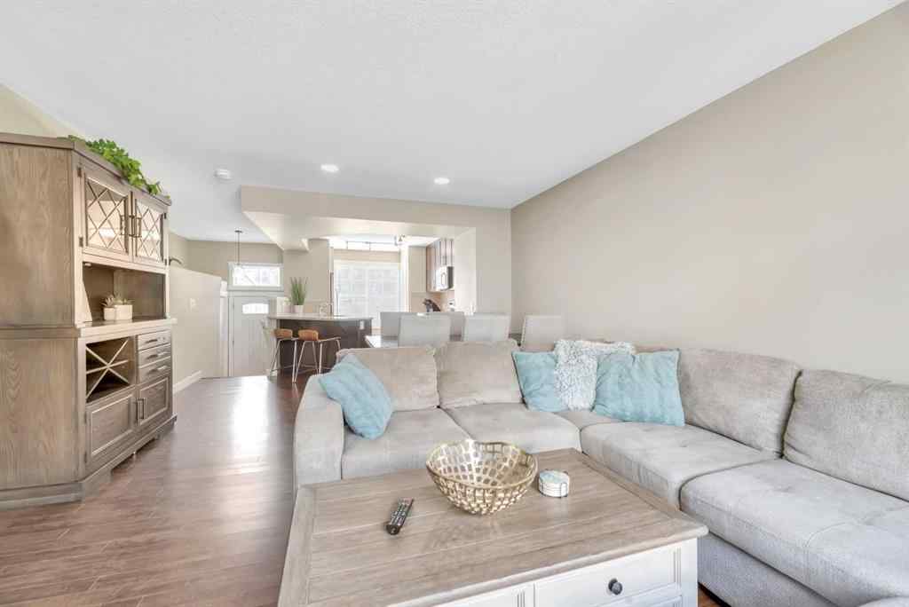 MLS® A2248974 - 576 Mckenzie Towne Drive SE in McKenzie Towne Calgary, Residential
