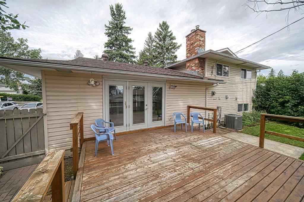 MLS® A2248986 - 11147 Southdale Road SW in Southwood Calgary, Residential