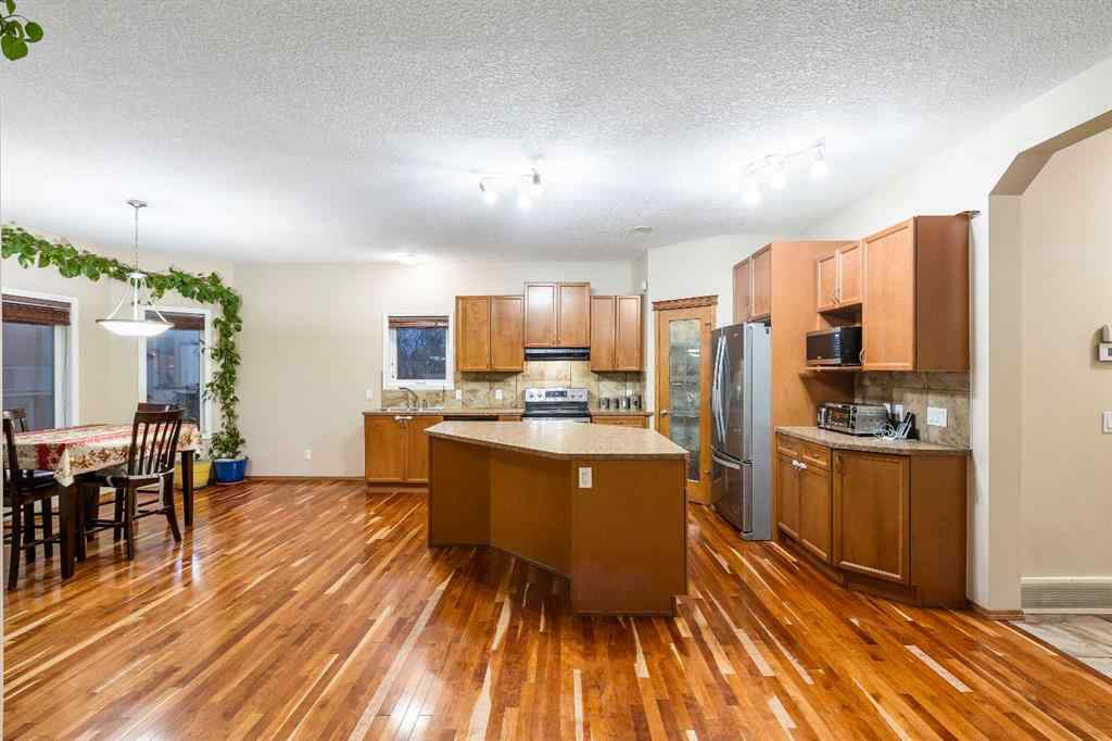 MLS® A2249035 - 213 Hawkmere Close  in Westmere Chestermere, Residential
