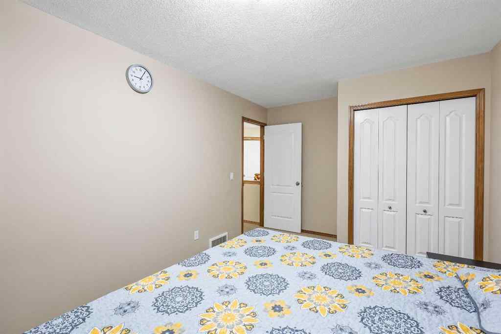 MLS® A2249035 - 213 Hawkmere Close  in Westmere Chestermere, Residential